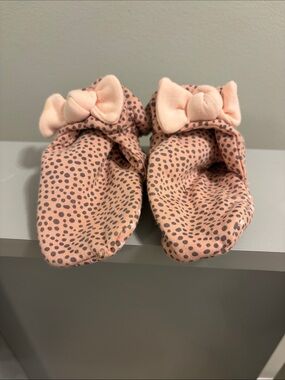 Robeez Snap Closure Pink Polka Dot Baby Bow Booties